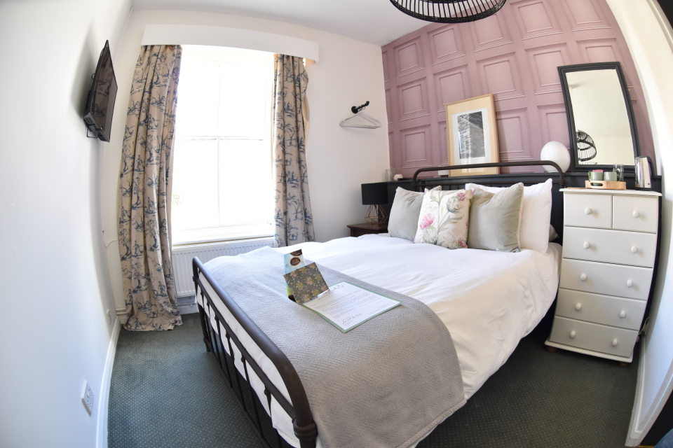 Chestnuts Bed & Breakfast room in Bourton-on-the-Water