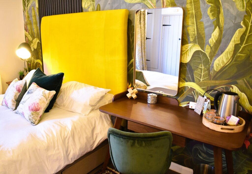King-Ensuite-room-13