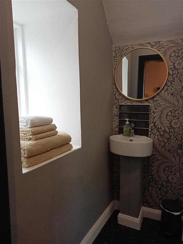 King-Ensuite-room-16